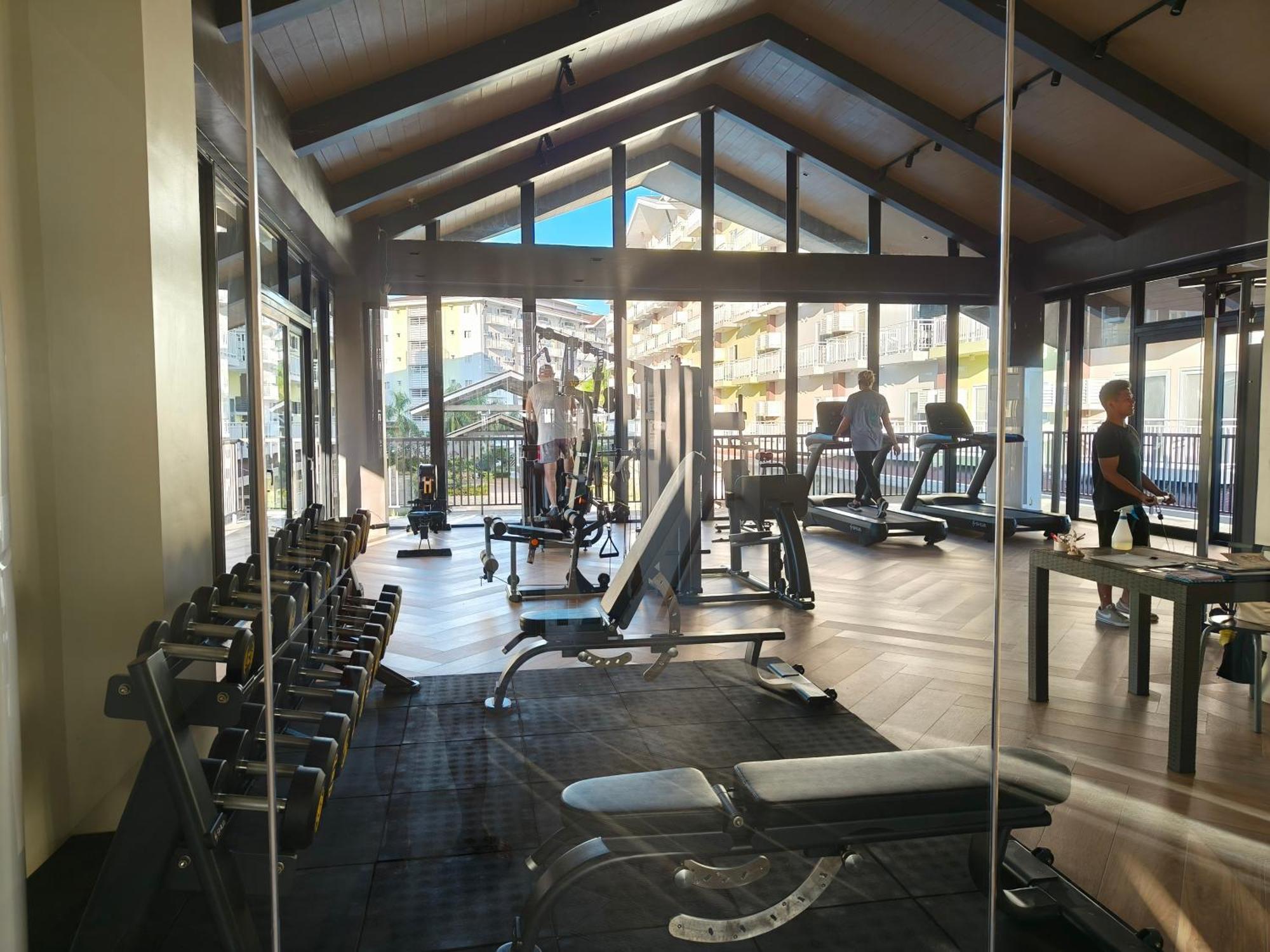 Stay And Fly At Amani Grand Resort Residences ماكتان المظهر الخارجي الصورة